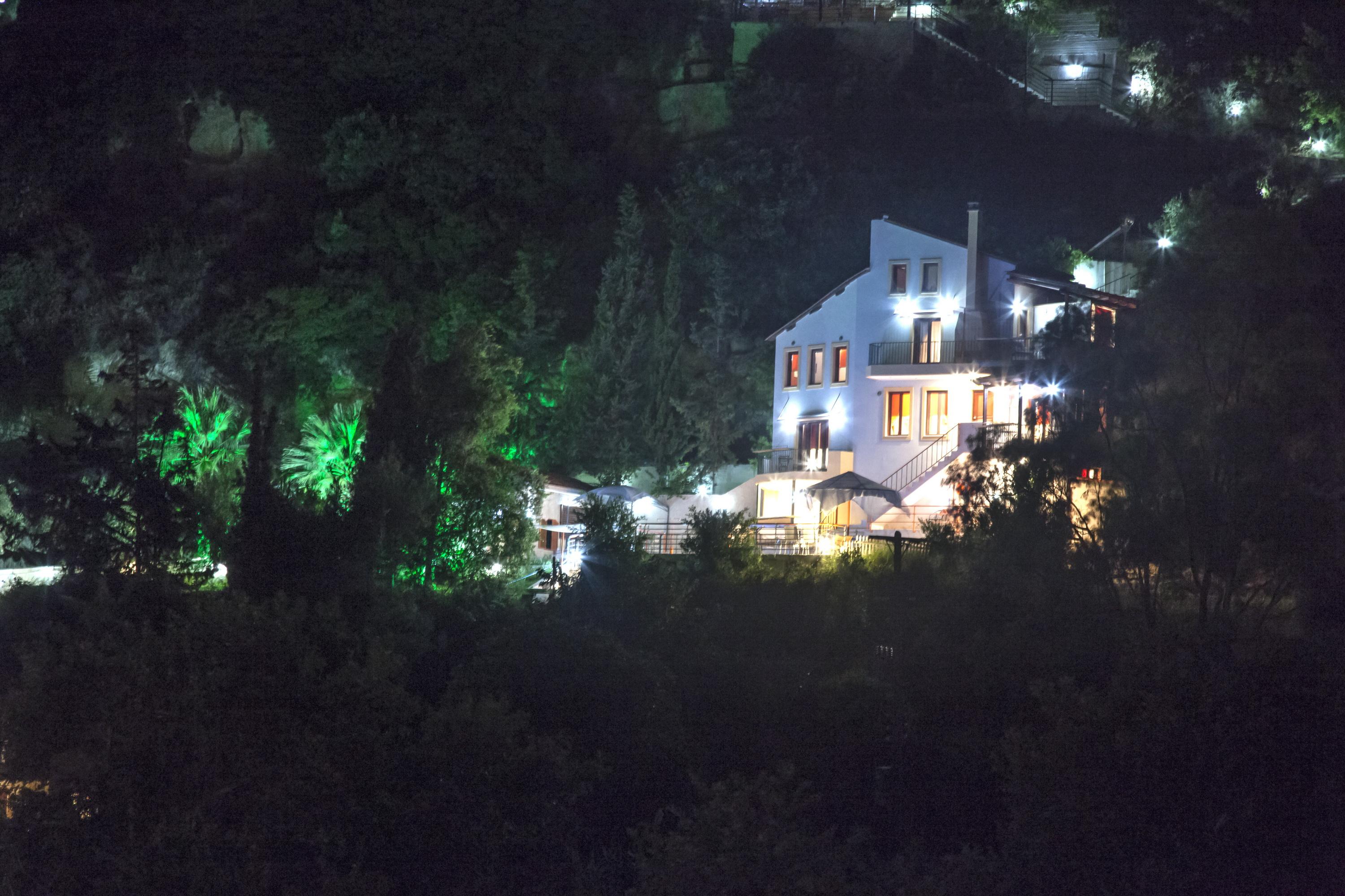 Estate Kares Apart otel Tílisos Dış mekan fotoğraf